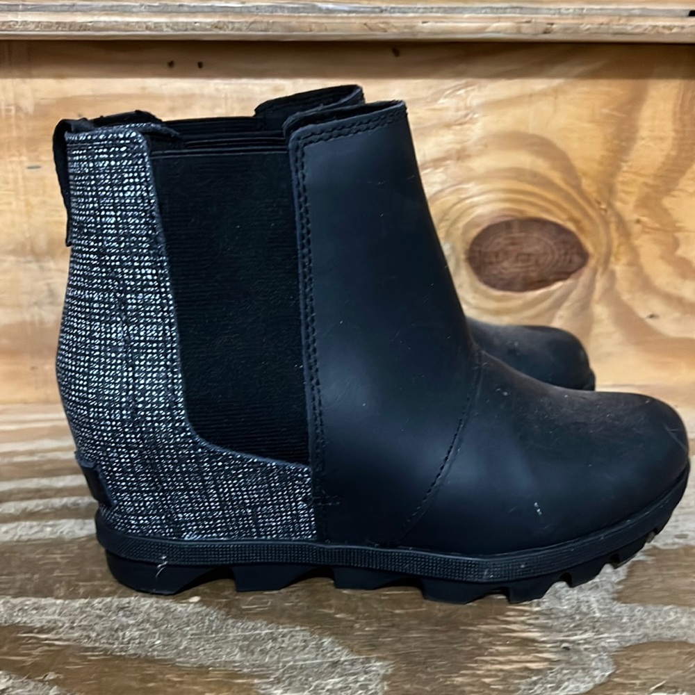 Sorel wedge bootie size 3